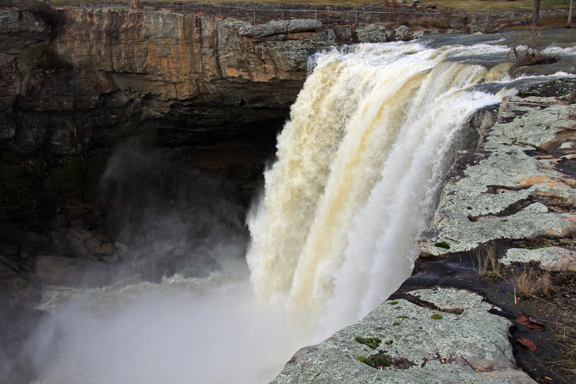 Noccalula Falls: Alabama’s Water-Shaped Invitation